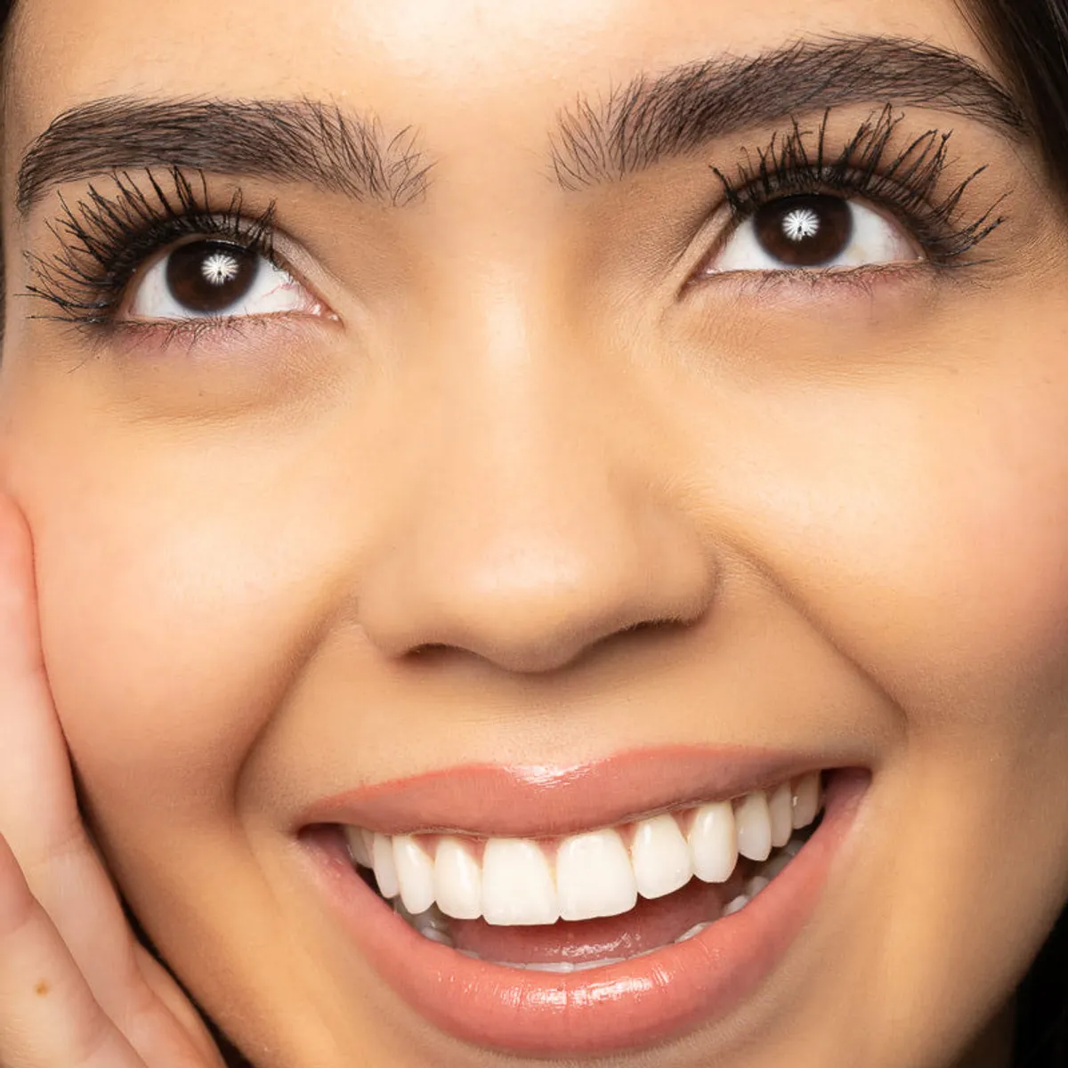 4-en-1 mascara sérum base tubing YOUNIQUE QUADRA – prix : regard aux cils longs et définis avec le mascara