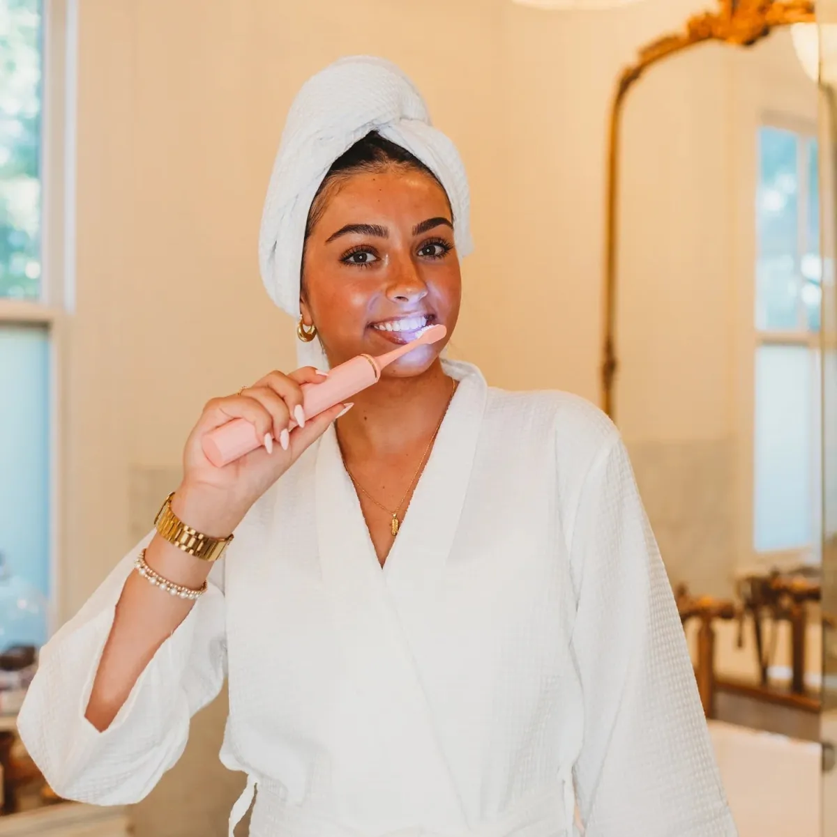 Pink LED Toothbrush – where to buy: a detail view of the product