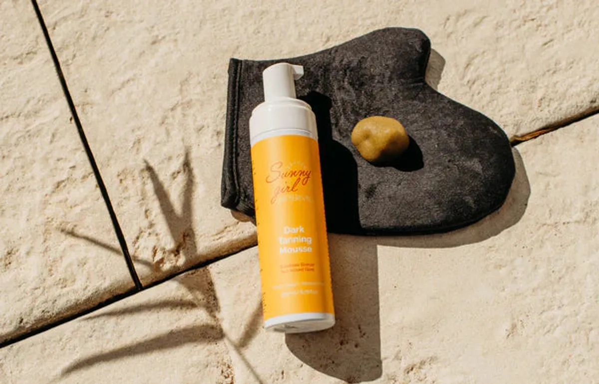 Sunny Girl Tanning Mitt – where to buy: a detail view of the product