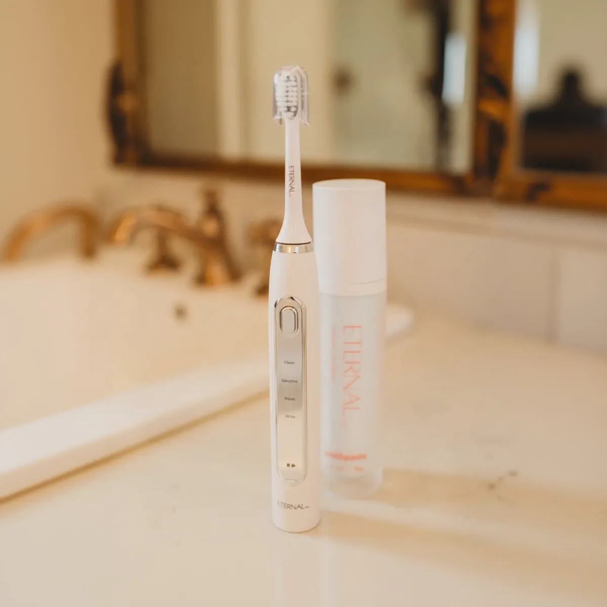 Whitening Bubble Mint Toothpaste – where to buy: a detail view of the product