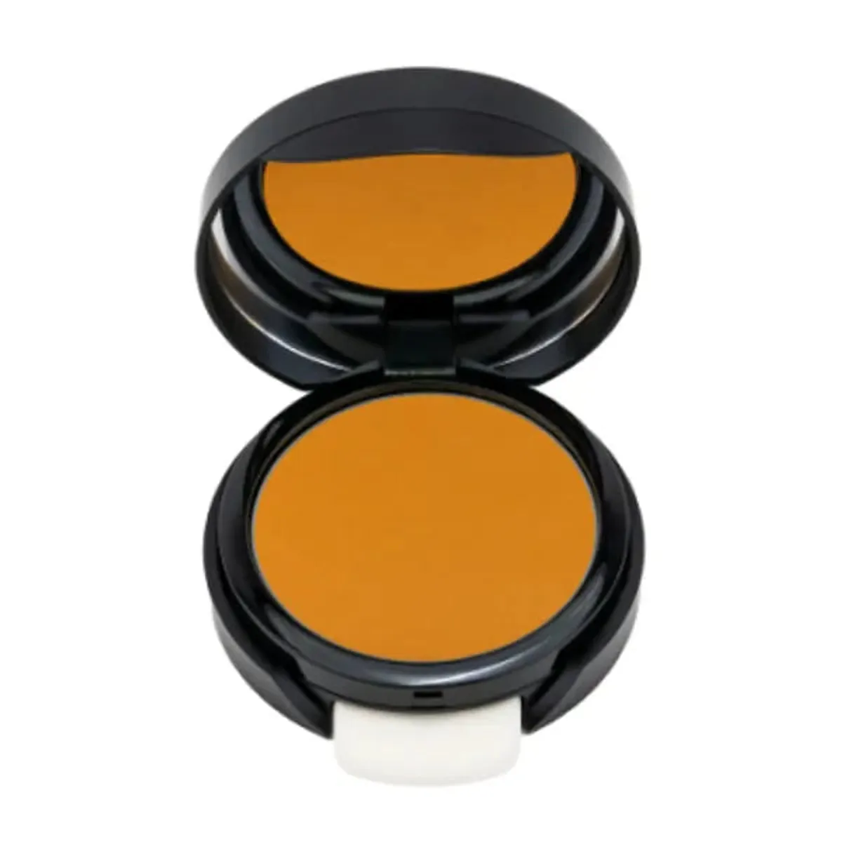 YOUNIQUE TOUCH Complexion+ kompakt pudderfoundation – anmeldelse: nuance Chenille, åben pudderdåse, rav-karamelfarvet pudder