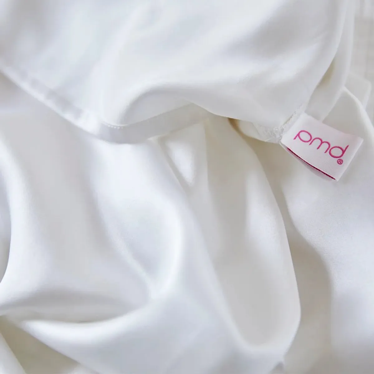 silversilk™ Pillowcase – where to buy: official product image showing the pillowcase on a bed