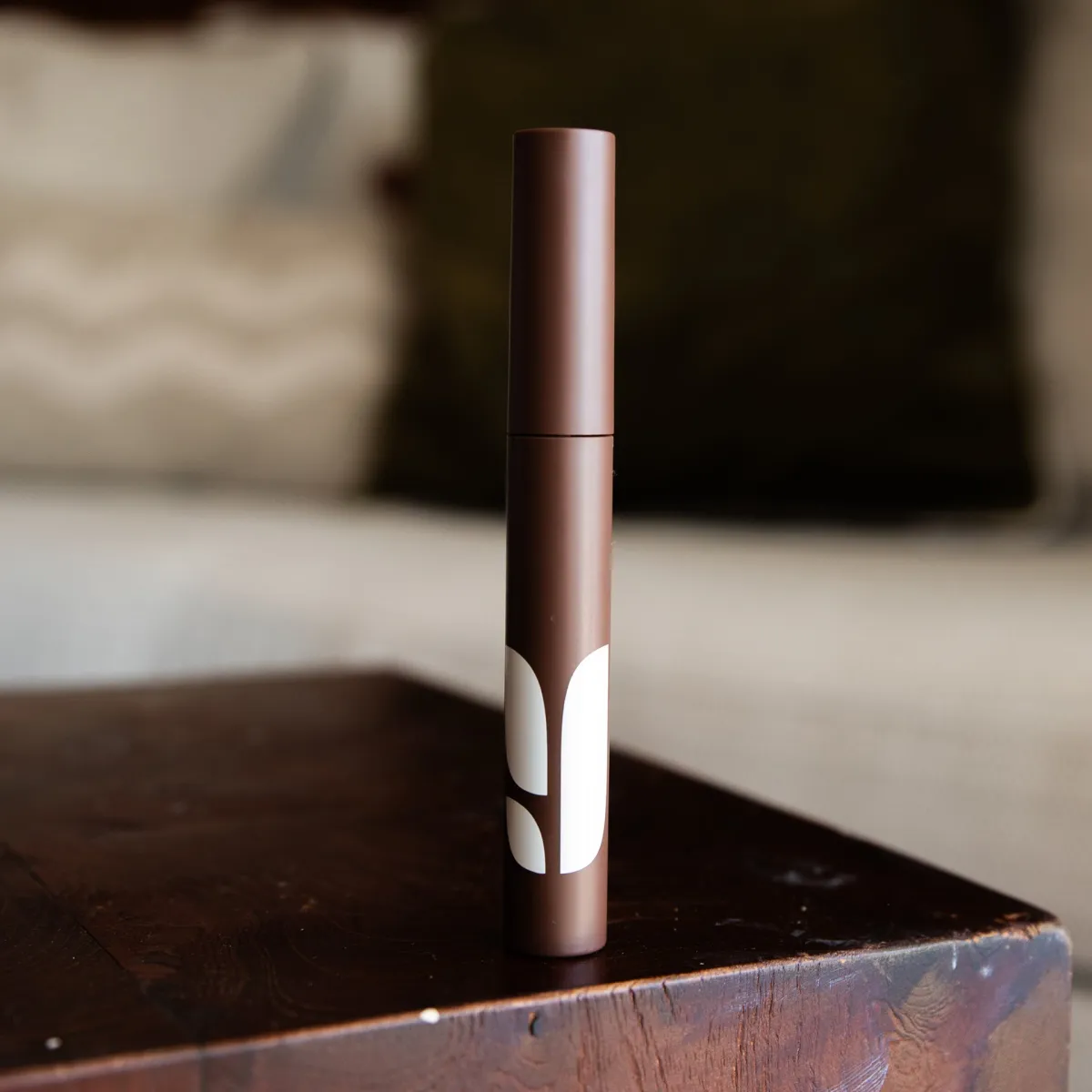YOUNIQUE chocolate bombshell tubing-mascara – tube med brun tubing-mascara, emballage